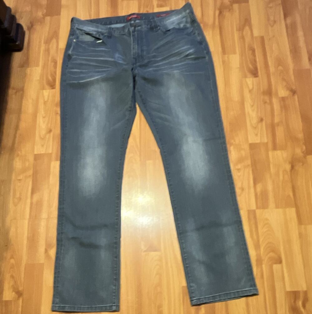 GUESS Men’s Straight Regular Fit Blue Medium Wash Denim Jeans 5 Pocket Logo